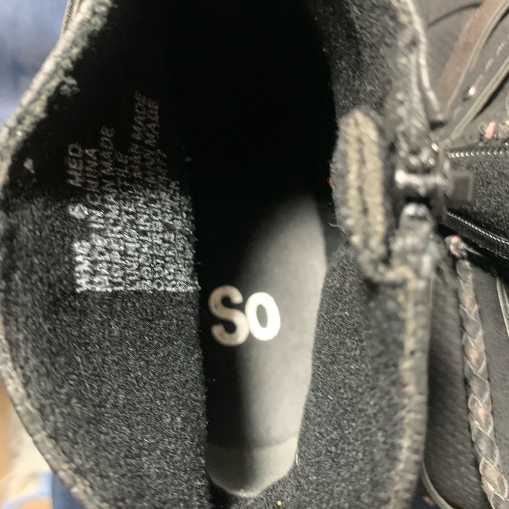 SALE—SO Boots Size 6 - Picture 10 of 10